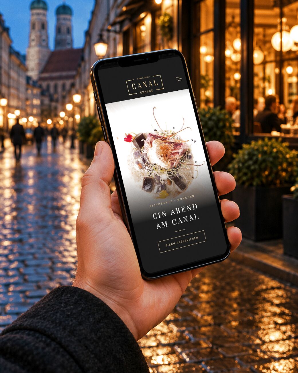 Restaurant-Website des Canal Grande in München auf dem Smartphone am Abend