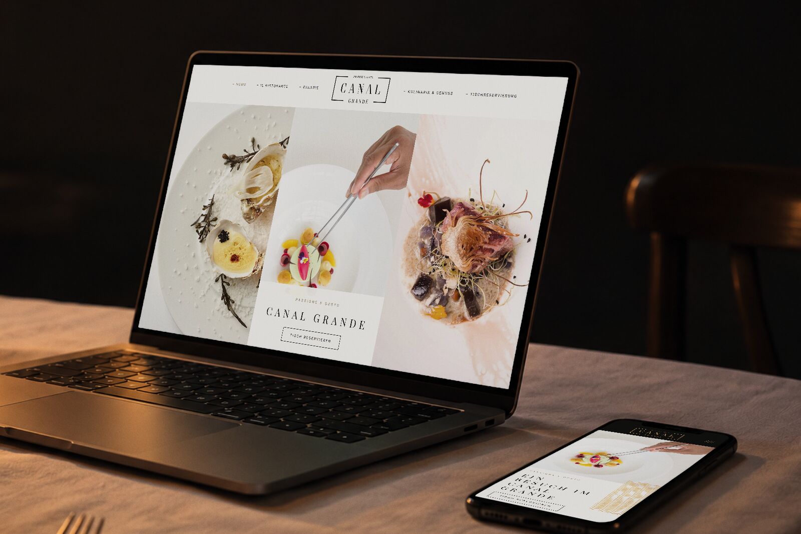 Restaurant-Website des Canal Grande in München mit Logo und drei Tellern auf Laptop und Smartphone am gedeckten Tisch
