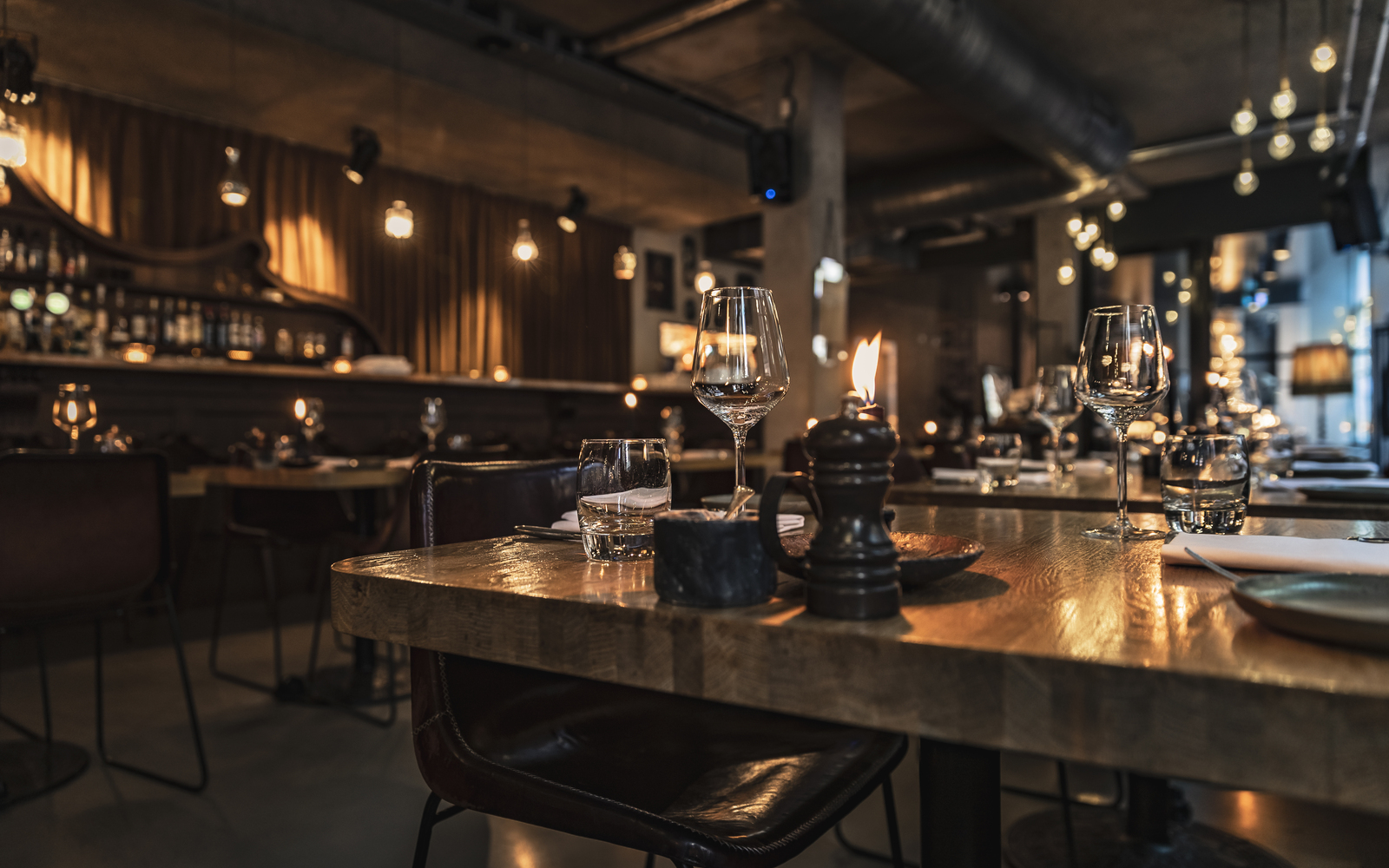 Bar und Restaurant bei Kerzenlicht — TasteWorks Magazin