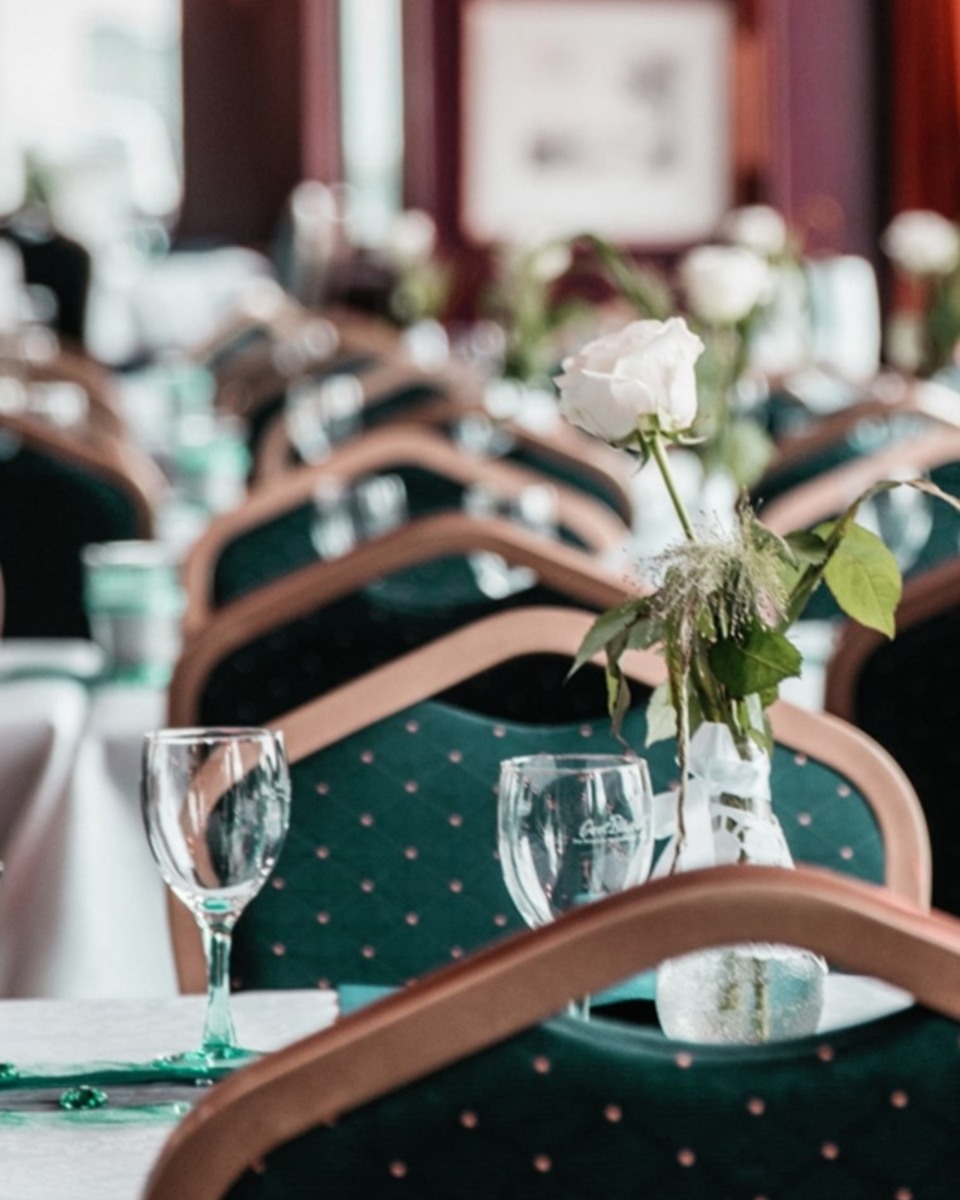 Gedeckte Tafel im Restaurant Erhard