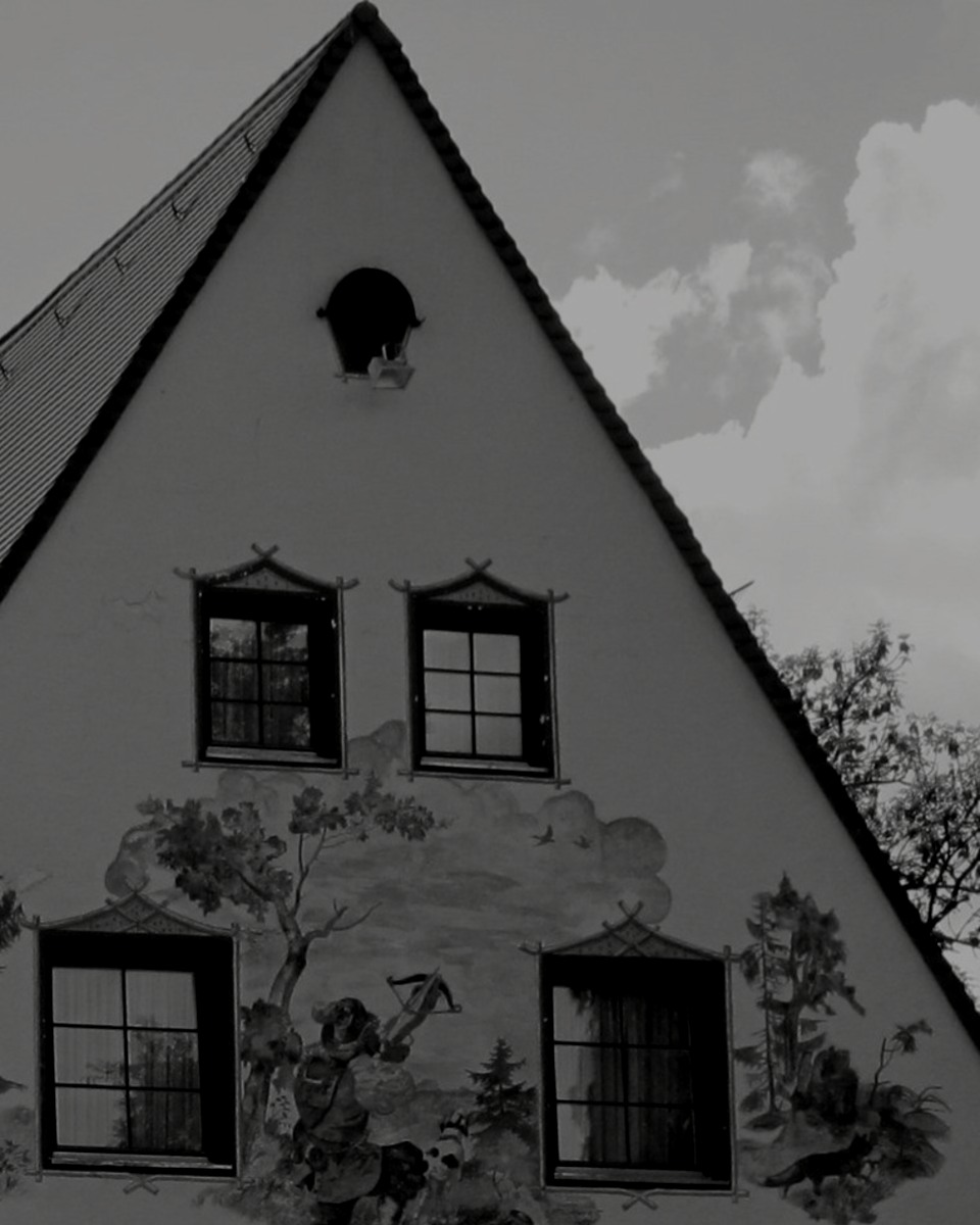 Historische Hotelfassade, Schwarz-Weiß