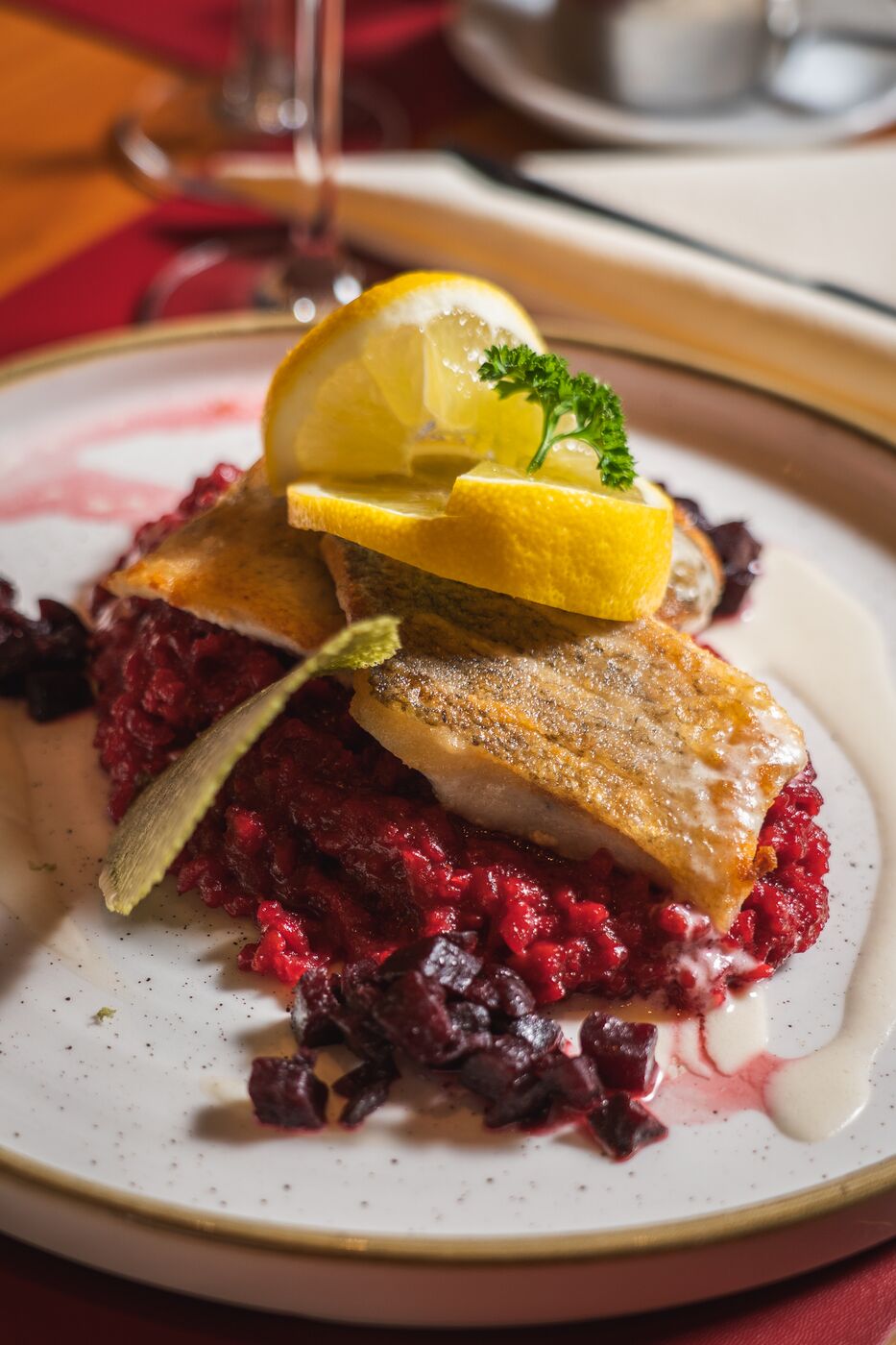 Fischgericht auf Rote Bete, Restaurant Erhard, Regensburg
